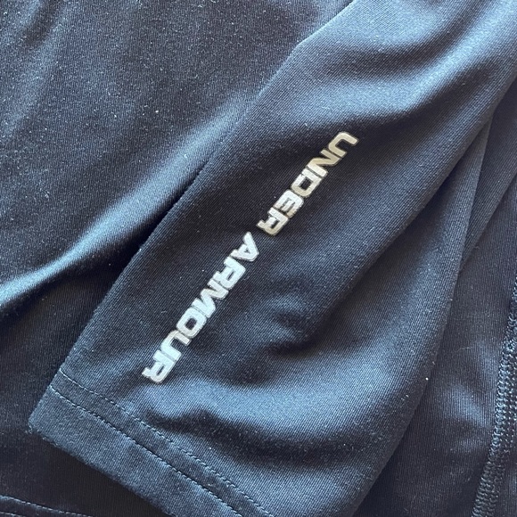 Active wear black under armour top - Picture 3 of 4